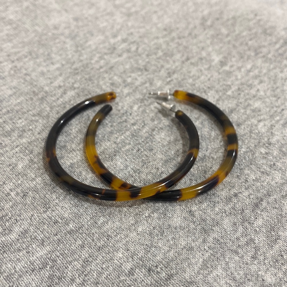 Tortoiseshell hoop earrings